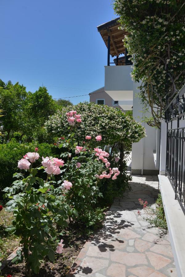 Kostas' Garden Apartment Roda  Ngoại thất bức ảnh