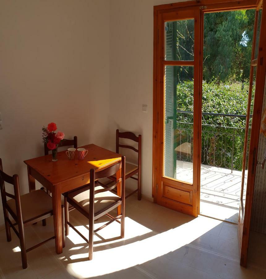 Kostas' Garden Apartment Roda  Ngoại thất bức ảnh