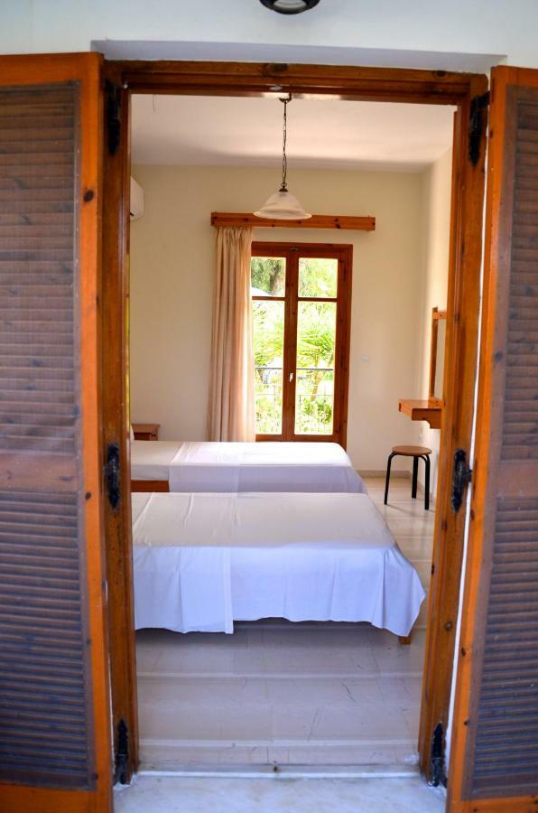 Kostas' Garden Apartment Roda  Ngoại thất bức ảnh