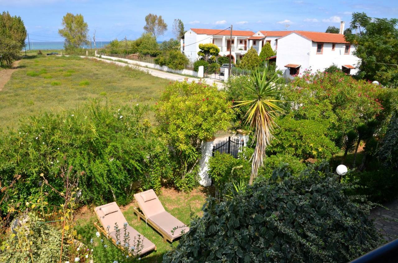 Kostas' Garden Apartment Roda  Ngoại thất bức ảnh