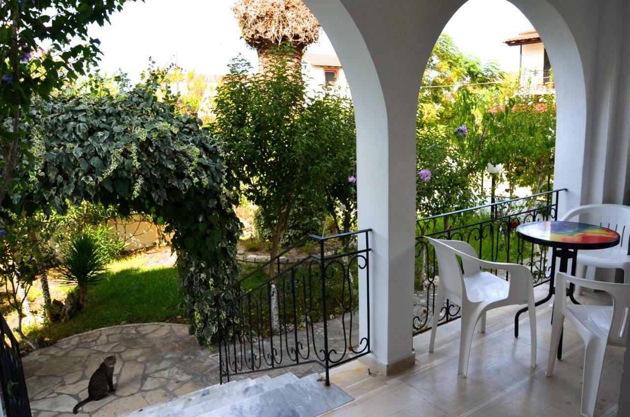 Kostas' Garden Apartment Roda  Ngoại thất bức ảnh