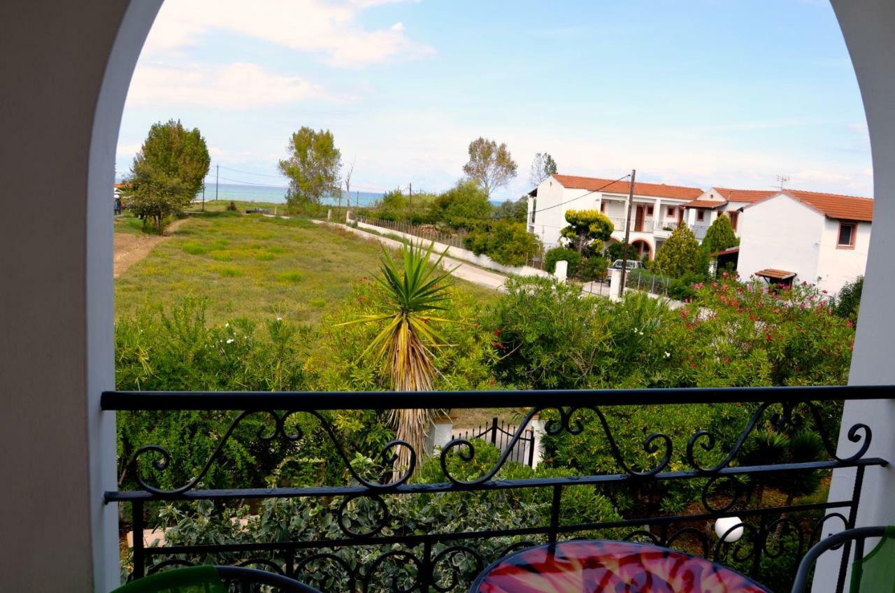 Kostas' Garden Apartment Roda  Ngoại thất bức ảnh