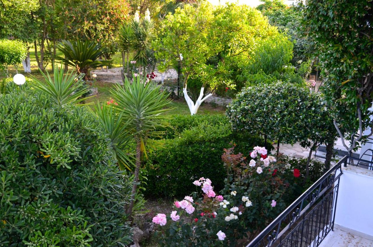 Kostas' Garden Apartment Roda  Ngoại thất bức ảnh