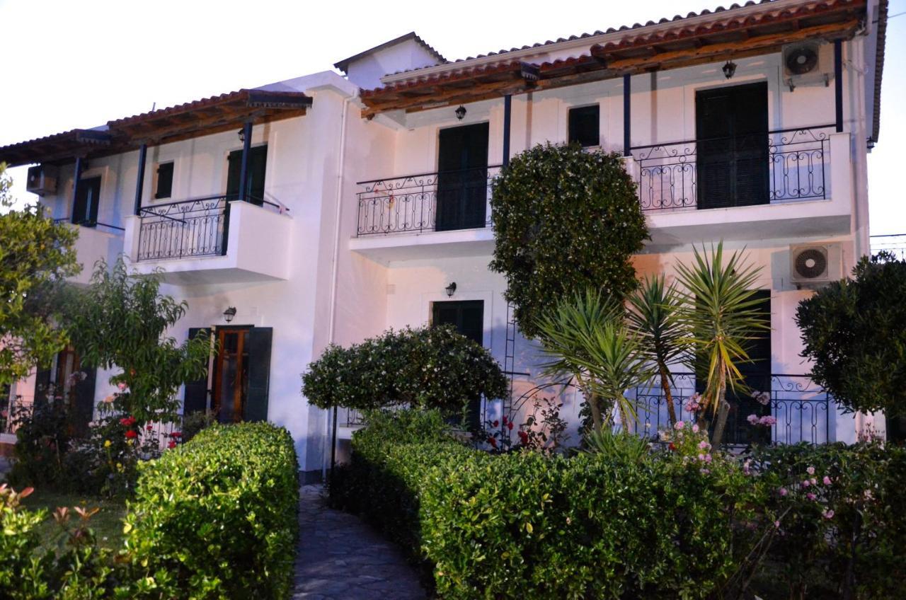 Kostas' Garden Apartment Roda  Ngoại thất bức ảnh