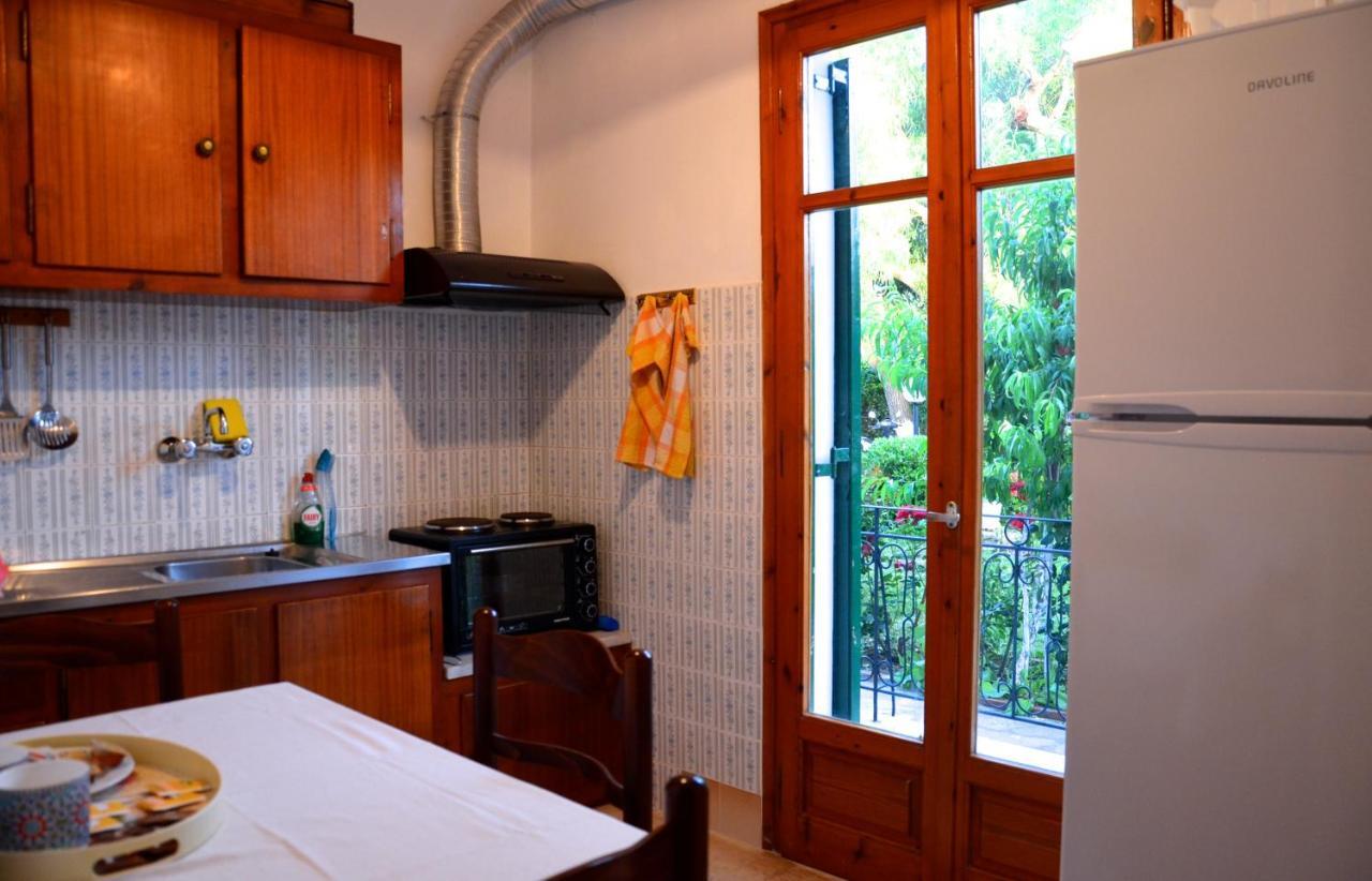 Kostas' Garden Apartment Roda  Ngoại thất bức ảnh