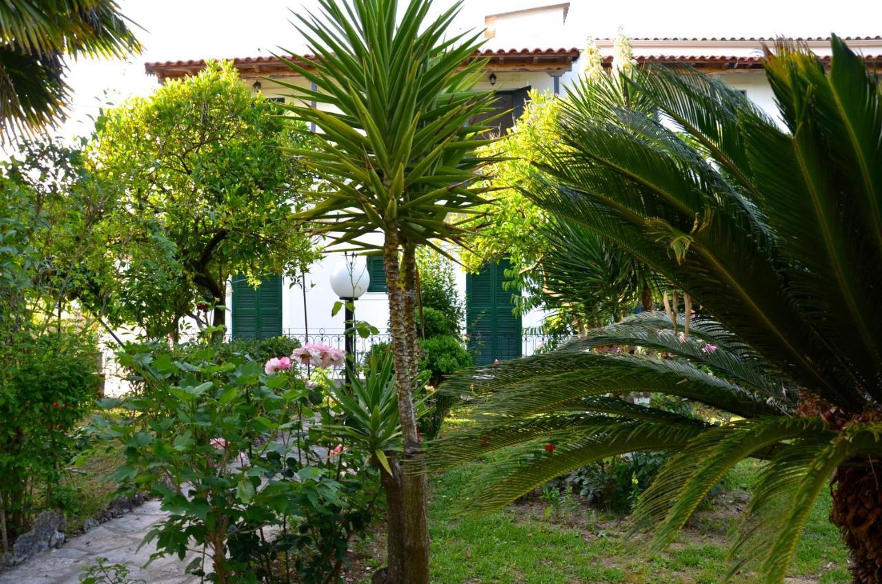 Kostas' Garden Apartment Roda  Ngoại thất bức ảnh