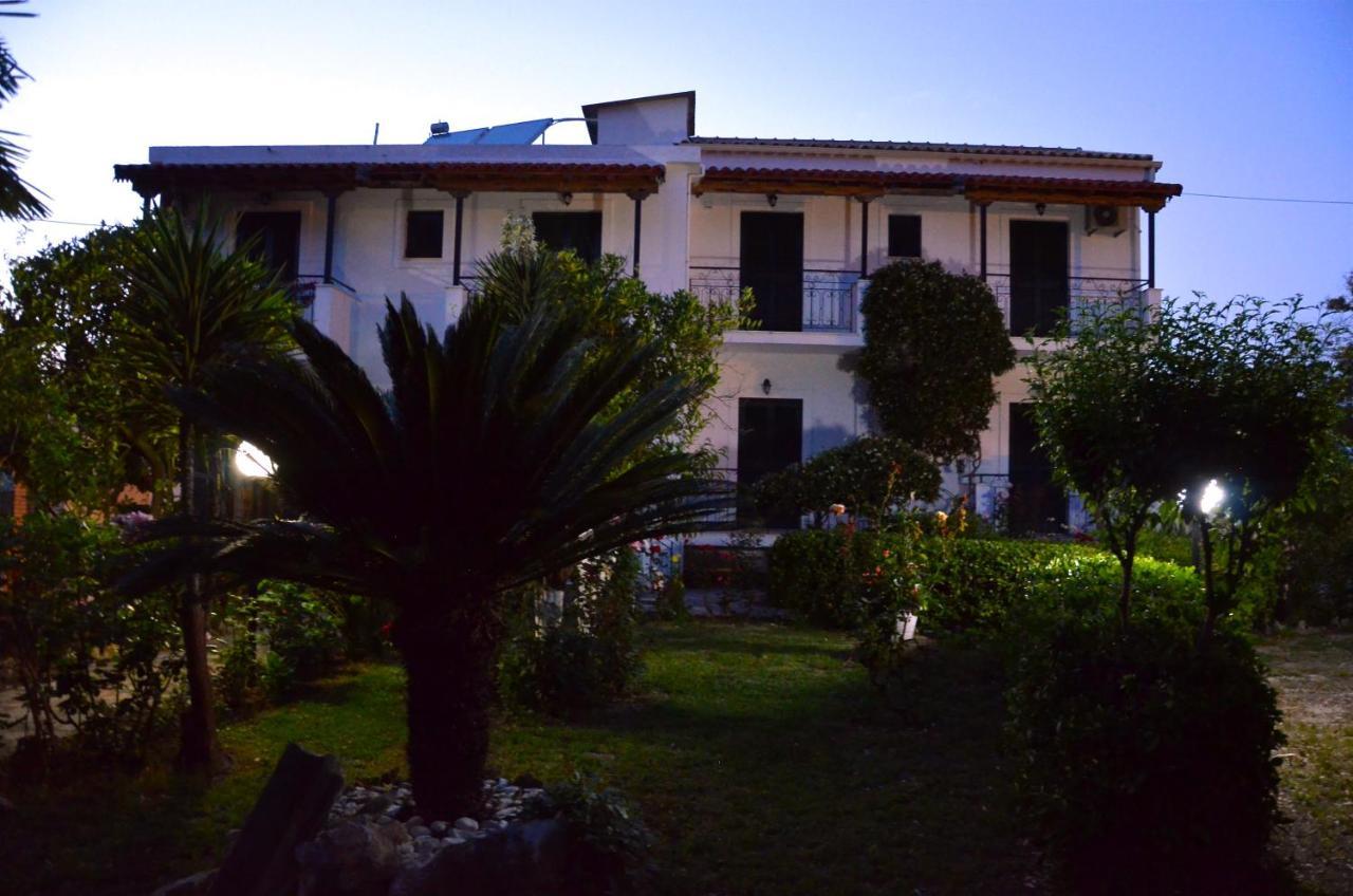 Kostas' Garden Apartment Roda  Ngoại thất bức ảnh