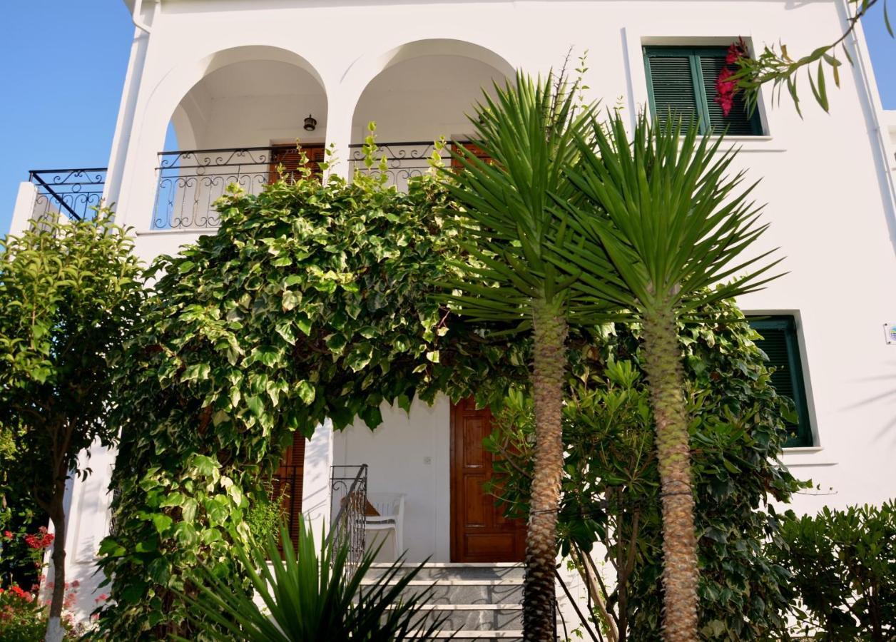 Kostas' Garden Apartment Roda  Ngoại thất bức ảnh