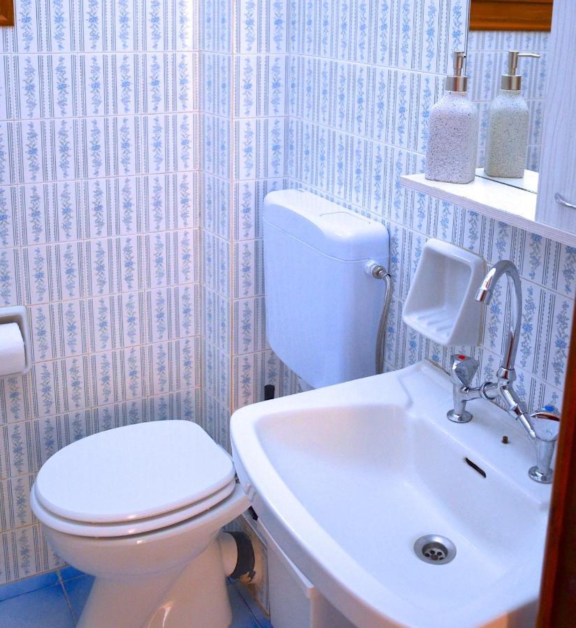 Kostas' Garden Apartment Roda  Ngoại thất bức ảnh